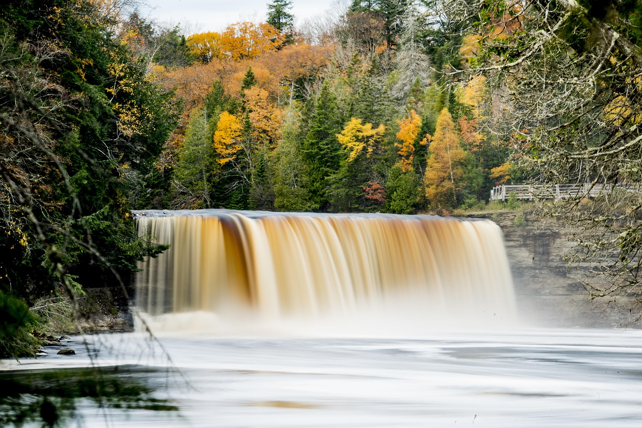 jasongillman-tahquamenon-falls-3584790_1280
